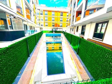 Yükselden Satılık Akçay'da Ultra Lux Sitede Havuz Manzaralı 1+1 Daire