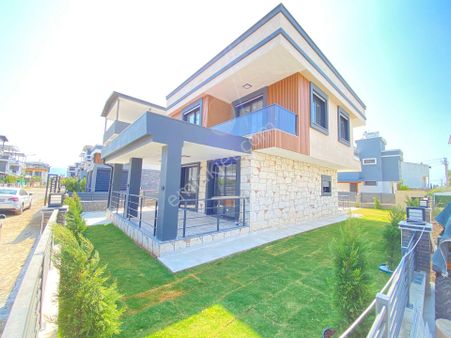 Seferihisar Doğanbeyde Tek Mustakil Havuzlu Satılık 3+1 Villa