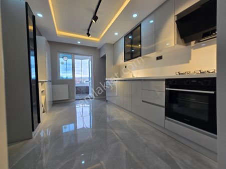 İstasyon Mah Satılık 3+1 Full Yapılı Köşe Başı Arakat Ön Cephe Daire