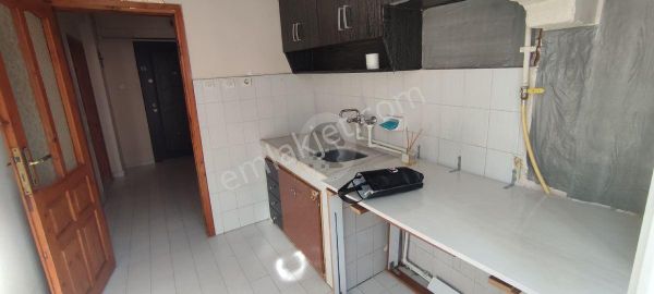 Reşadiye Mahallesinde Caddeye Cepheli 1 1 Satılık Daire P.no:1807 M