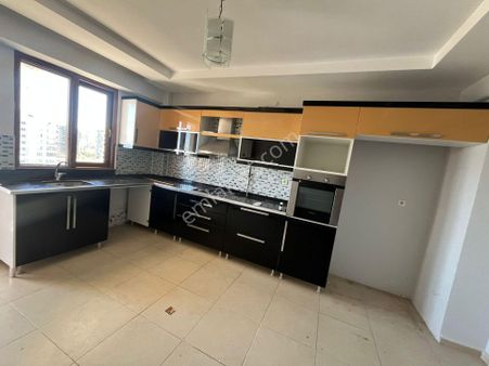 75 Cd Üzeri Selahaddin Eyyübi Bulvarı Üzerinde 4+1 Kiralık Daire