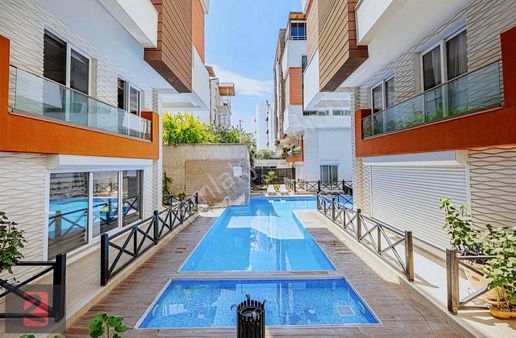 Barınaklar Da K.otoprklı Site De Satılık 2+1 Bahçedubleks