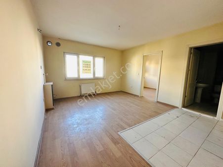 Dinç Emlaktan Satılık 1+1 Daire