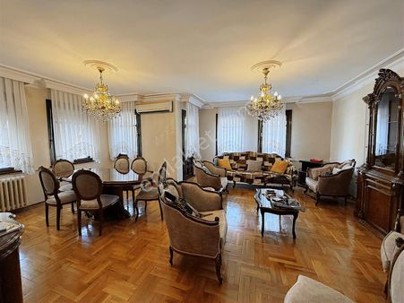 Özpa Gayrimenkul'den Bahçelievler Mah 1.kat 3+1 Satılık Daire