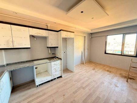 Manisa Alaşehir Alper Gayrimenkulden Merkeze Yürüme Mesafesinde 45m2 Satılık 1+1