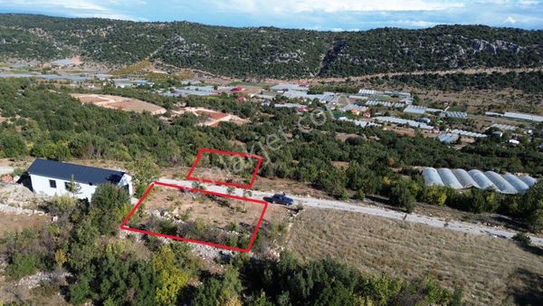 498+302 M2 Den Oluşan Yan Yana 2 Adet Arsa Villa İmarlı