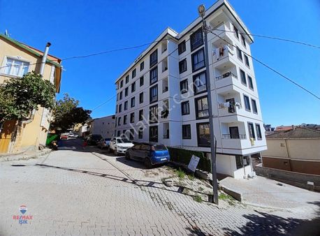 Kaptan-ı Derya Cad. Komşu Ebeveyn Banyolu 3+1 Sıfır Arakat Daire