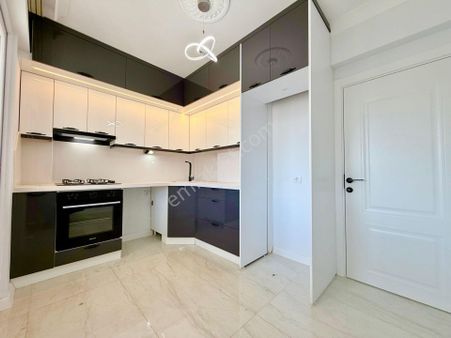 ▶ ▶akçay Körfez'den Ara Kat Ön Cephe Full Yapılı 3+1 Satılık Geniş Daire