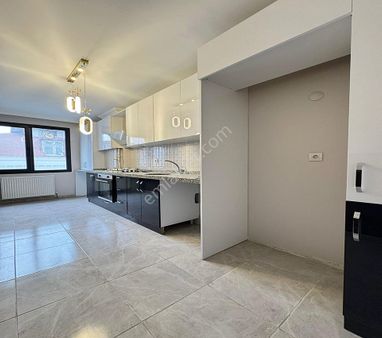 Beylikdüzünde Krediye Uygun Yeni Bina Balkonlu 2+1 Satılık Daire