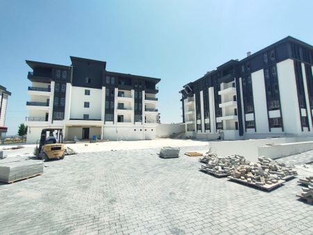 Cazip'ten Hastane Yanı Site İçi Ara Kat Yerden Isıtma 1+1 Sıfır Daire