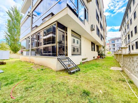 ▶ ▶akçay Körfez'den Yeni Binada Giyinme Odalı Bahçe Kullanımlı 2+1 Satılık Daire