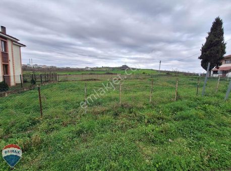 Remax Maviden Kaynarca Merkezde %30 3 Katimarlı 471 M2 Köşe Arsa