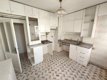 Bahçelievler Merkezi Konumda 3 Cephe Üç Balkon Kiralık 3+1 Daire