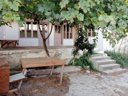 Komutanemlaktan Göçbeylide Oturulabilir Durumda Müstakil Köy Evi