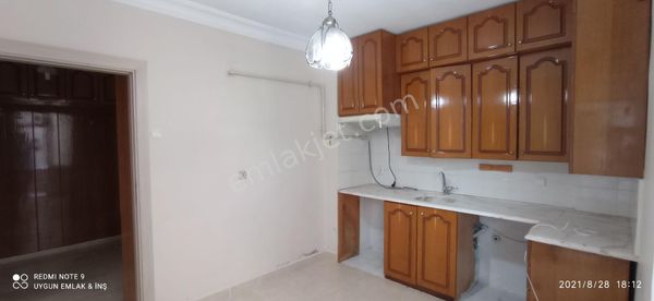 Uygun Dan Atakum Mimarsinan Mah. Karfur Ve Bankaların Yanı 3. Kat 2+1