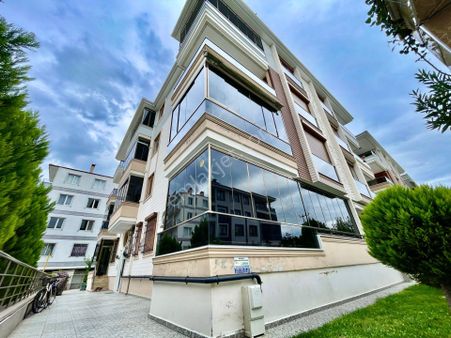 Berkay Demirel'den Altınkumda Çift Cam Balkon Bahçeli 2+1 Daire