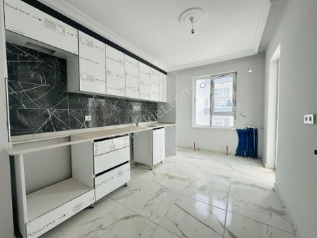 Beşikkaya'da Asansörlü Full Yapılı 3+1 Ara Katta Satılık Daire !!