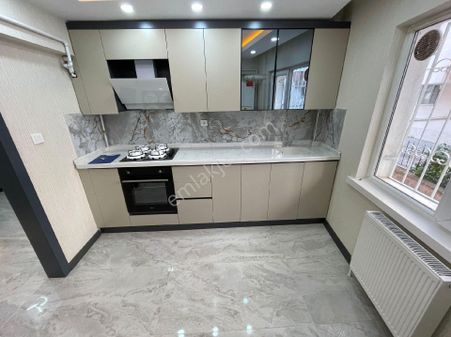 Akşemsettin Mh.*lüks Yapılı*iskanlı*3+1*yüksek Giriş*krediye Uygun*110 M2*açık Balkon Önü Bahçe
