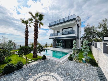 Altınoluk Eşsiz Deniz Ve Dağ Manzaralu Donanınlı Ultra Lüx 5+2 Müstakil Villa
