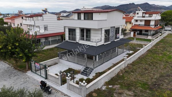 İzmir Dikili Salihleraltında Satılık 4+1 Müstakil Villa Yazlık