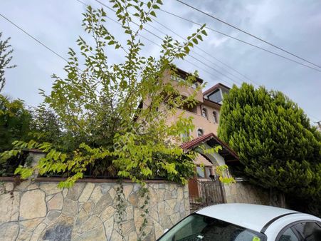 Serdivan Kemalpaşada Doğa Manzaralı Kiralık Bahçeli Villa