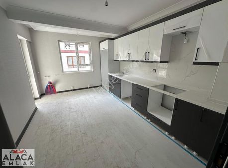 Karapürçek Mahallesi'nde Giyinme Odalı Ebeveyn Banyolu 3+1 Daire