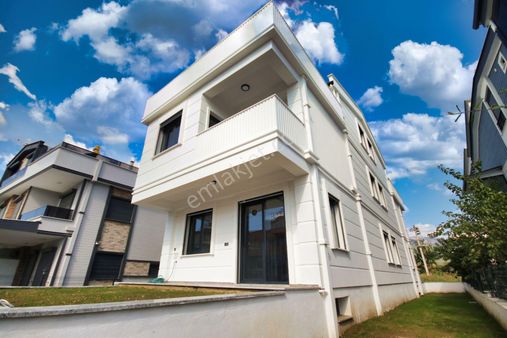 🛑🛑aktiften Akçay Merkezde Satılık Müstakil Tadında Şık Tasarımlı Geniş 1+1daire