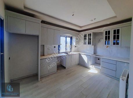 Mersin Mezitli 75.yıl Mah'de Deniz Manzaralı Havuzlu Lüks 3+1