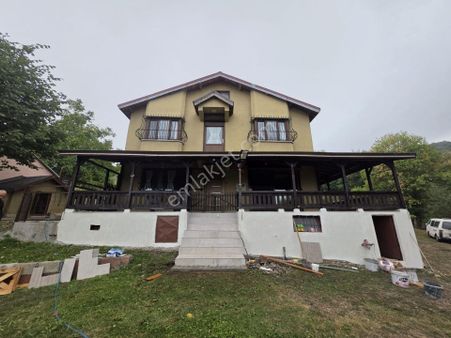 Satılık Müstakil Bahçeli Ev - 6 Dönüm Arsa İçinde