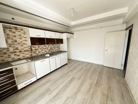 Diyarbakı Bağcılar Mahallesi Havaalanı Kavşağı Civarı Ve Nevroz Park Arkası Satılık 3+1 Boş Daire