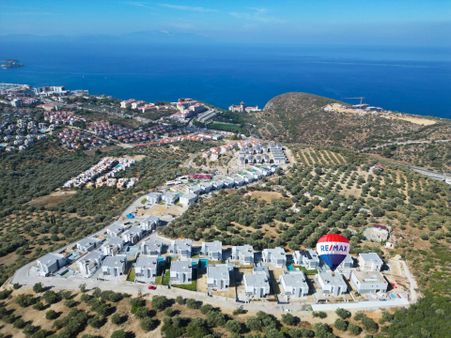 Kuşadası Lena Ekıcıoğlu-denız Manzaralı, Müstakıl, Lüks Havuzlu Vılla