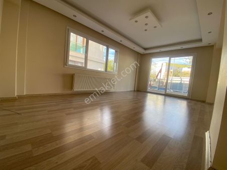 Bayraklı Osmangazi Mah.de 3+1 150m2 Dgazlı Ebebeyn Banyolu Temiz Kiralık Daire