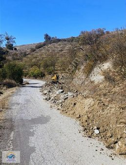 Bigadiç Elyapan Da Asfalt Cepheli Muhteşem Arazi.