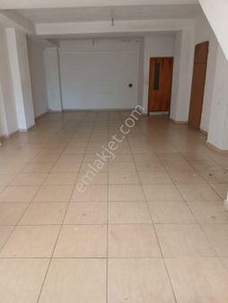 Pt.si Pazaŕında 2 Adet Kiralık Dükkan. Birisi Çekme Katlı (25bintl) Birisi Düz 20 Bin Tl