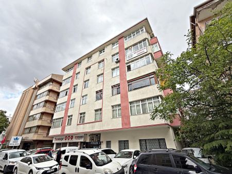 2+1 Yüksek Giriş Kat Konumunda Sağlık 1 Sokak'da Krediye Uygun