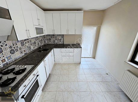 Şah'tan Menderes Mahallesinde 3+1 Çift Cambalkon Satılık Daire!!