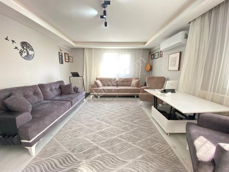 Buca Yenigün Mahallesi Ali Kuşçu Okulu Yakını Köşe 120 M2 3+1