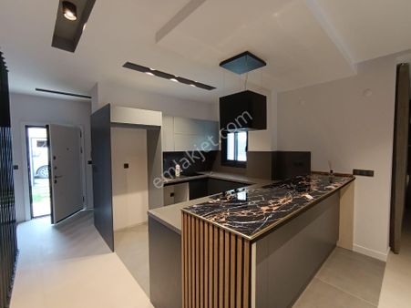 Karaova'da Müstakil Havuzlu 5+1 Doğalgazlı Yerden Isıtmalı Kiralık Villa