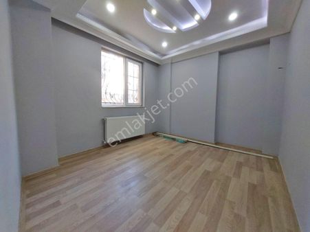 İkitelli M.akif'de Yenilenmiş 2+1 Krediye Uygun Giriş Kat Daire