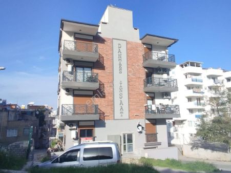 Kuşadası'nda Merkeze Yürüme Mesafesinde Yerden Isıtmalı 1+1 Satılık