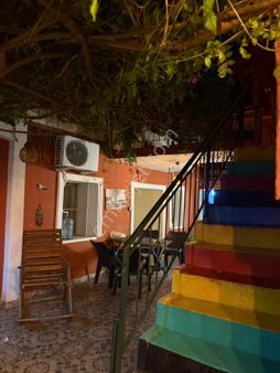 Kuşadası’nda Aylık Kiralık Oda – Elektrik & Su Dahil 💡