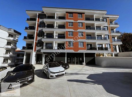 Ömürevleri Eski Fırın Arkasında Satılık Lüks 1+1