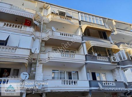 Gemlaktan Kumlada Anacadede 3.kat 2+1 Orta Bakımlı Daire.