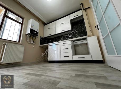 Acr''den 19 Mayıs Caddesi Üzerinde Ultra Lüx Yapılı Katta 135m2