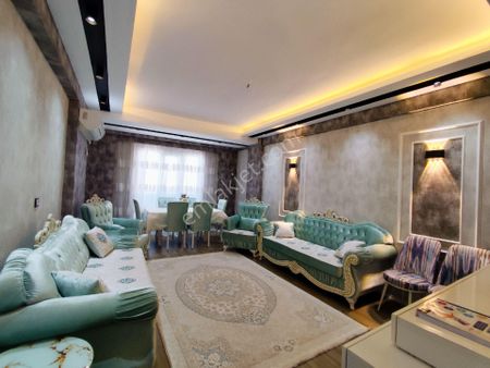 4 Odalı Geniş Lüx Yeni Bina Cadde Üstü