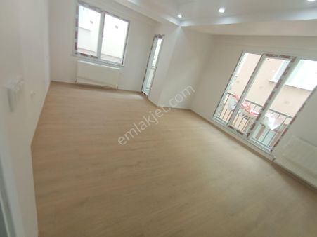 Şirinevler Mah. 125m2 Asansörlü Yeni Bina 4.kat Metrobüse7-8 Dak