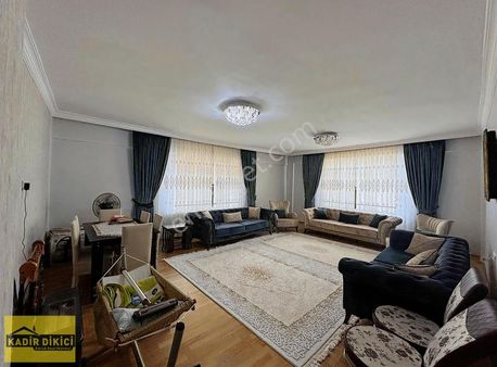 Kadir Dikici'den Sarıyakup Mahallesinde Ultra Geniş Bakımlı 4+1