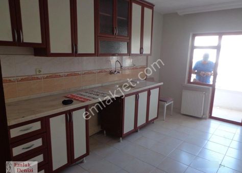 3+1 Bağımsız Salon- Arakat-sokak Cepheli-geniş Mutfak-kilerli