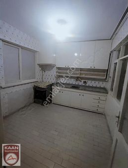 Kaan Emlak'tan Şehir Merkezinde Ara Kat 2+1 Apart Fiyatına