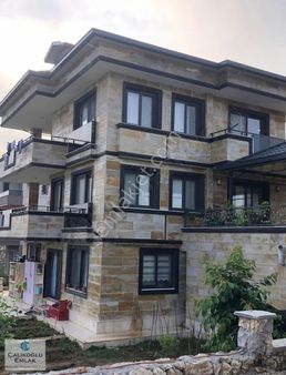 Kepirli'de Doğa Manzaralı, Bahçeli Satılık Tripleks Villa